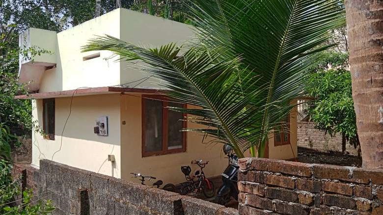 5 CENT LAND WITH HOUSE FOR SALE @PANGODE TRIVANDRUM 32 LAKHS