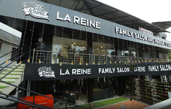 LA REINE FAMILY SALON & MAKEUP STUDIO